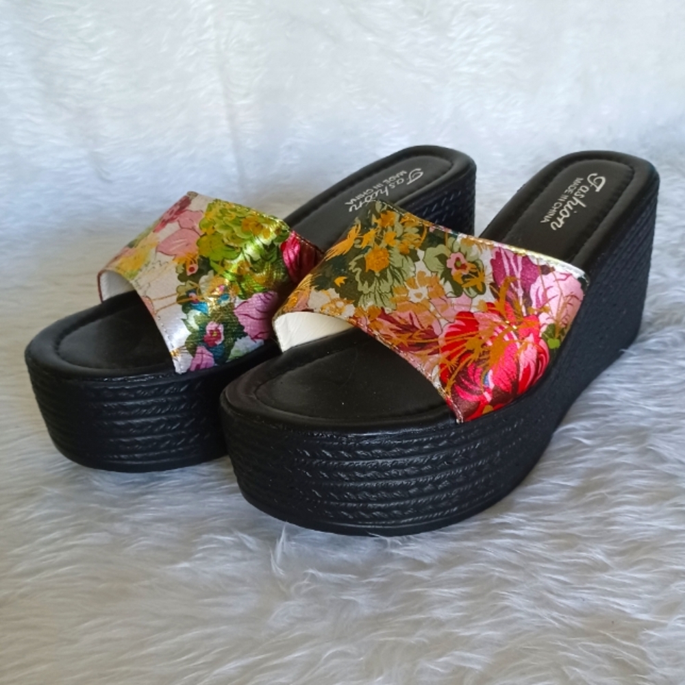 Platform sandals